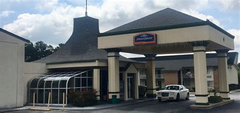 mid price hotels in texas.